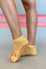 Load image into Gallery viewer, Grip Socks - Mustard yellow
